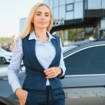 portrait-business-woman-smiling-outdoor